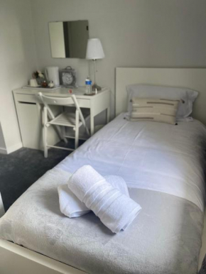 Single Room, Shared House